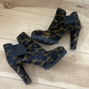 All Saints Sarris Chelsea Boots Green Leopard Animal Print Heel 39 8.5